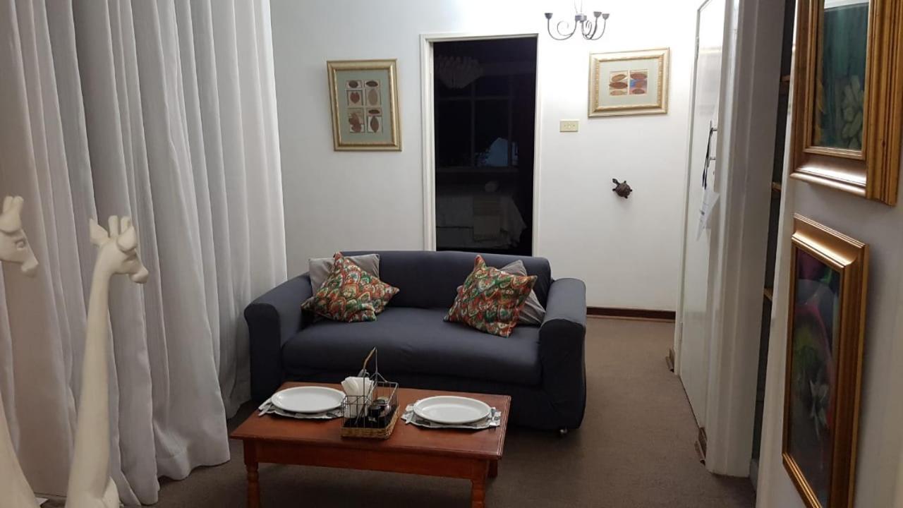 Burnham Road Suite Guest House Булавайо Екстериор снимка