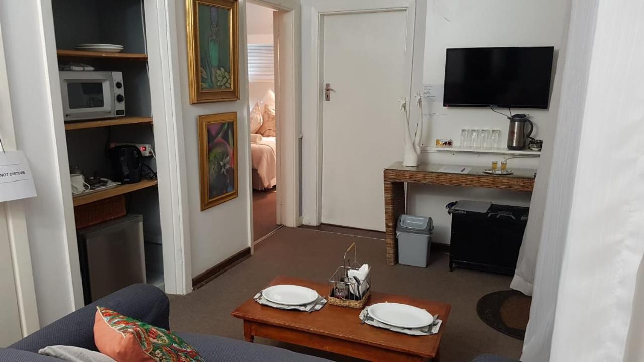 Burnham Road Suite Guest House Булавайо Екстериор снимка