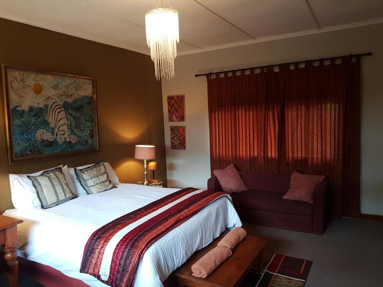 Burnham Road Suite Guest House Булавайо Екстериор снимка