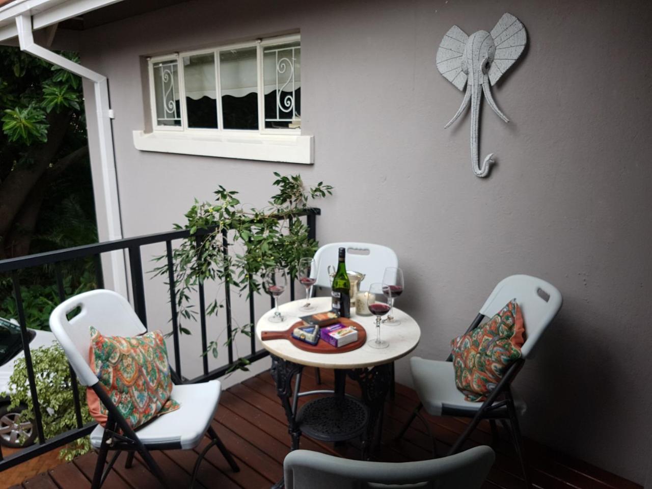 Burnham Road Suite Guest House Булавайо Екстериор снимка