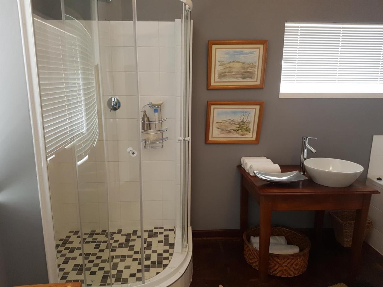 Burnham Road Suite Guest House Булавайо Екстериор снимка