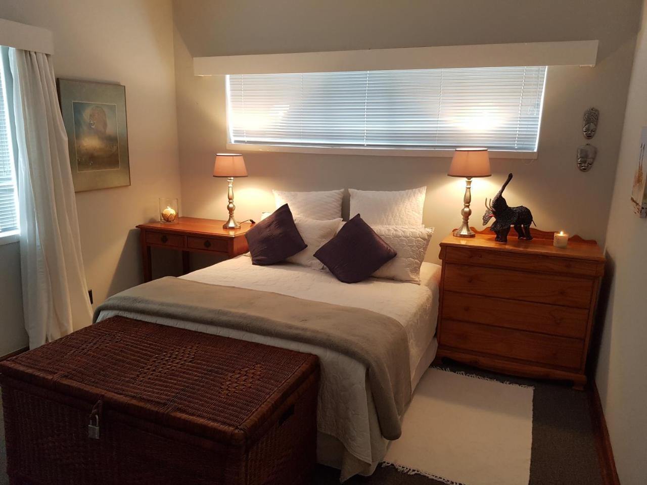 Burnham Road Suite Guest House Булавайо Екстериор снимка