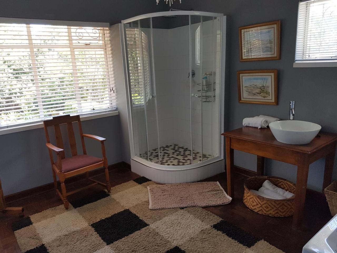 Burnham Road Suite Guest House Булавайо Екстериор снимка