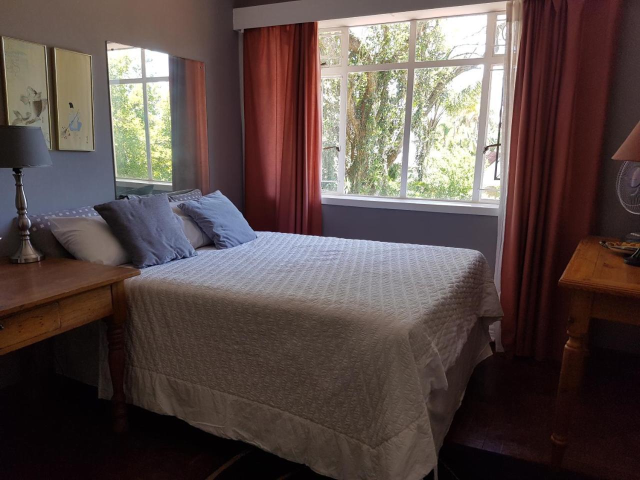 Burnham Road Suite Guest House Булавайо Екстериор снимка