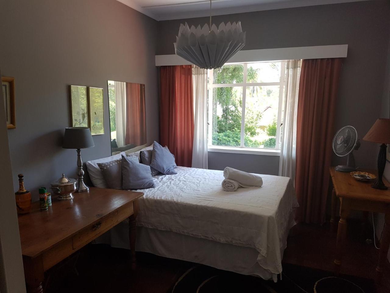 Burnham Road Suite Guest House Булавайо Екстериор снимка