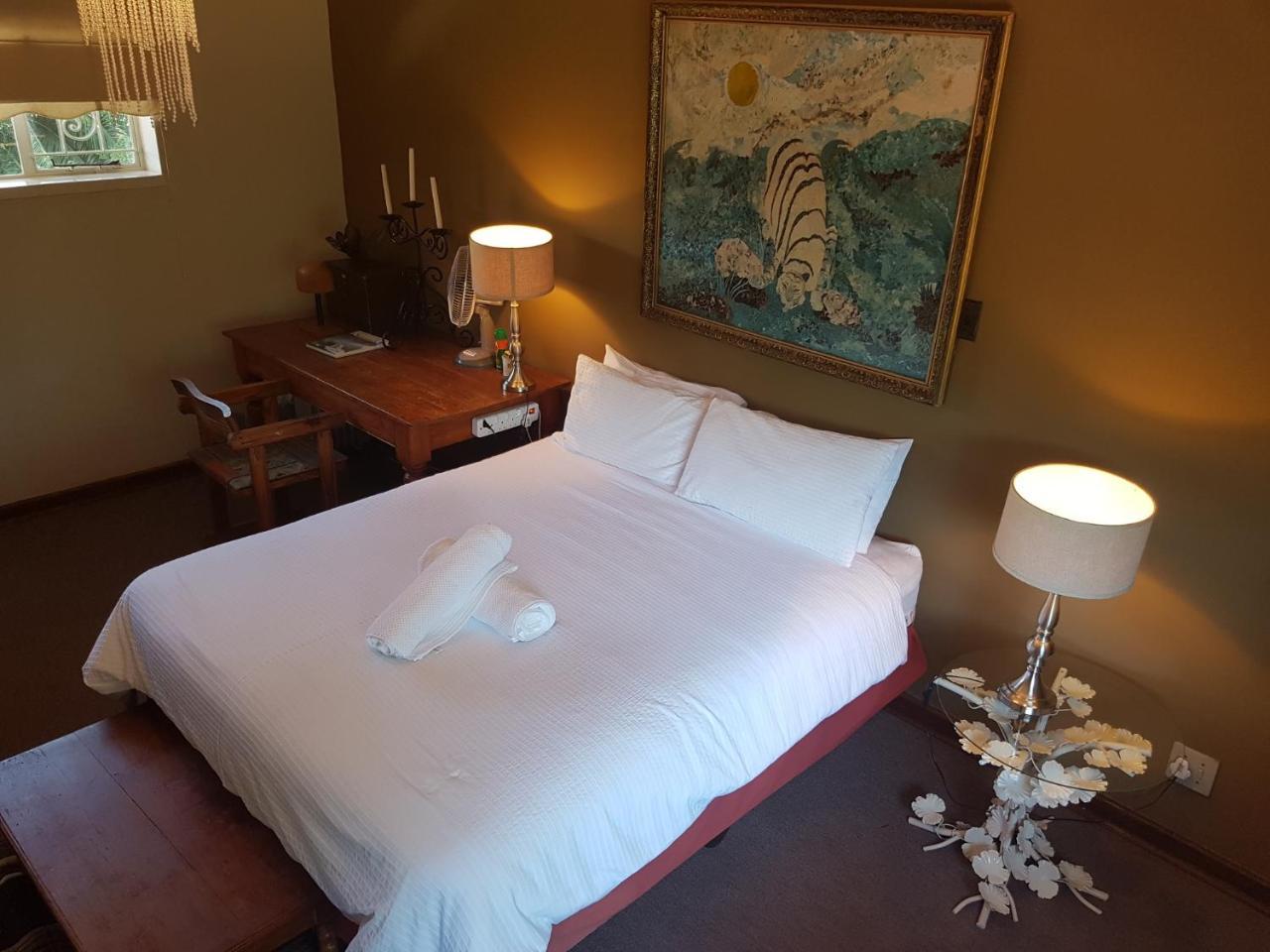 Burnham Road Suite Guest House Булавайо Екстериор снимка