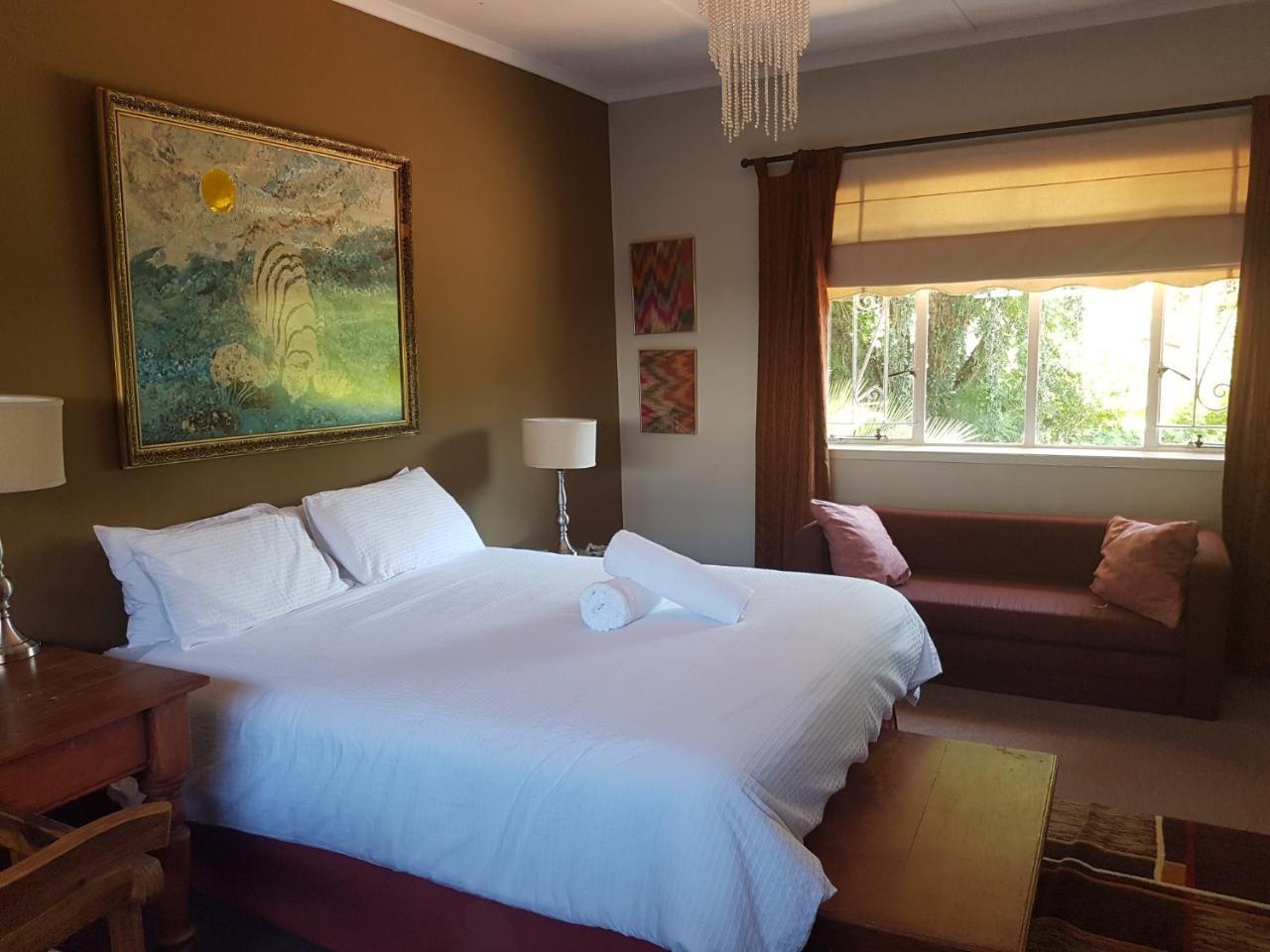 Burnham Road Suite Guest House Булавайо Екстериор снимка