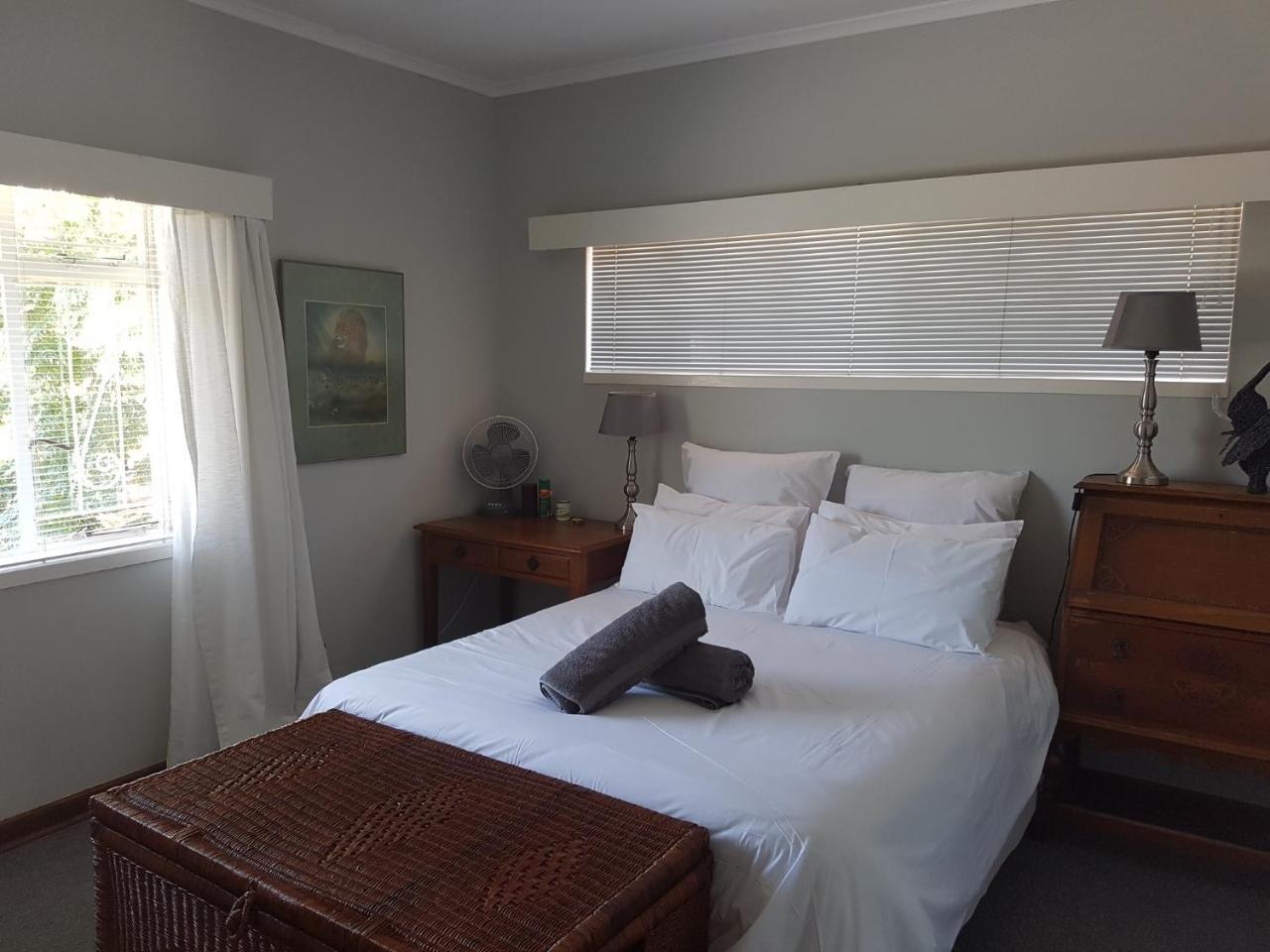 Burnham Road Suite Guest House Булавайо Екстериор снимка